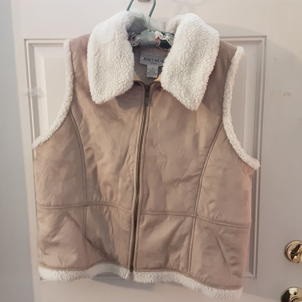 Jones Wear faux suede and sherpa zippered vest